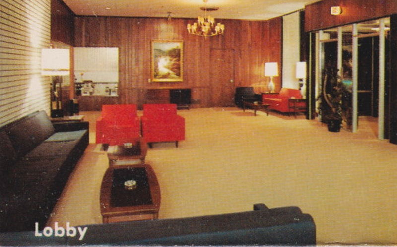 Hillcrest Country Club - Vintage Postcard